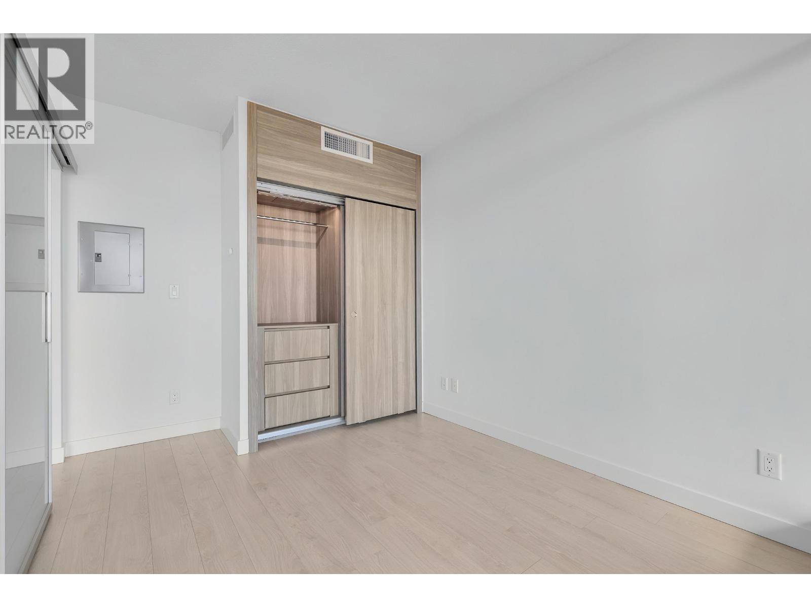 4205 4720 Lougheed Highway Property Photo 15