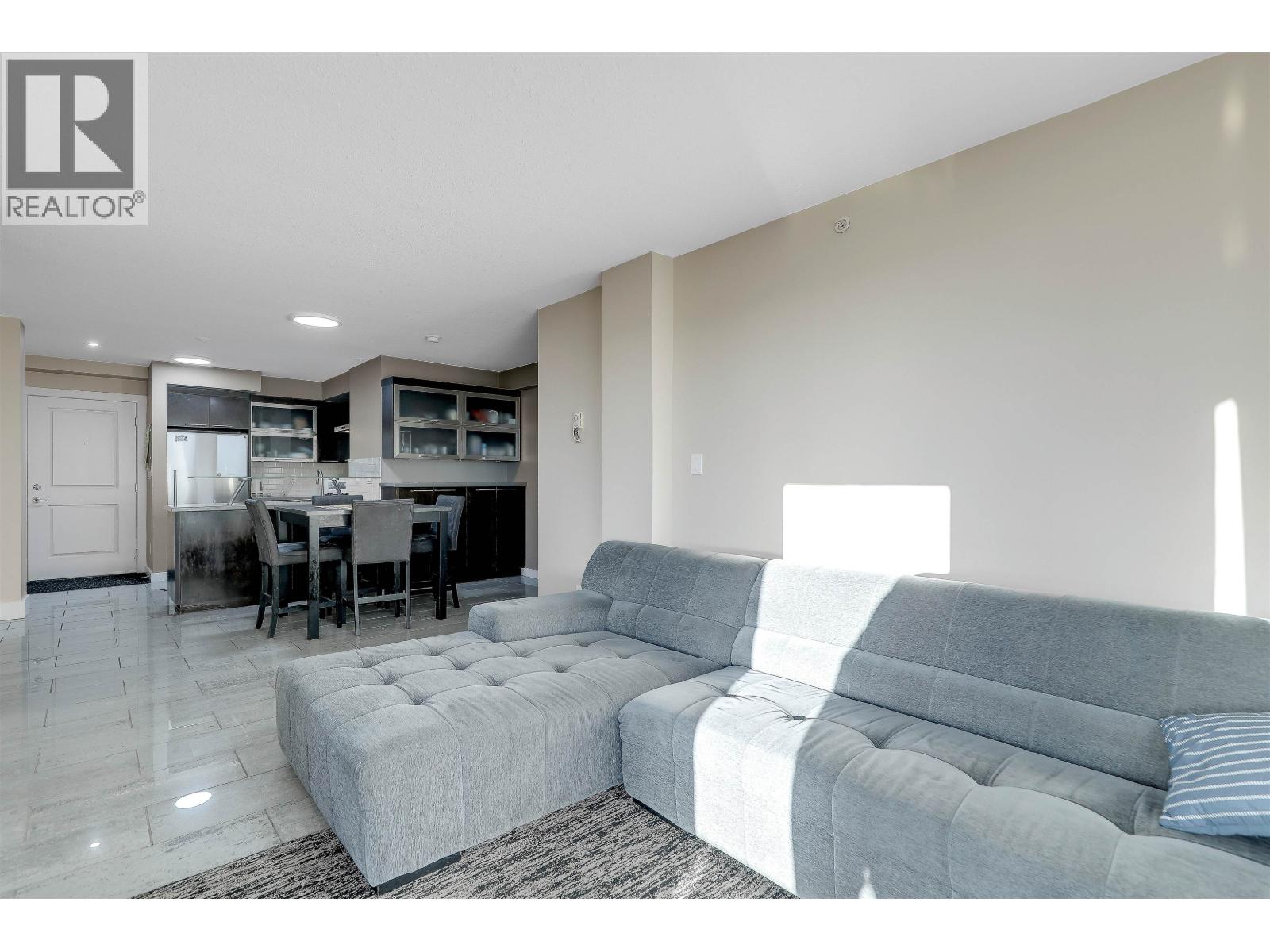 206 3811 Hastings Street Property Photo 7