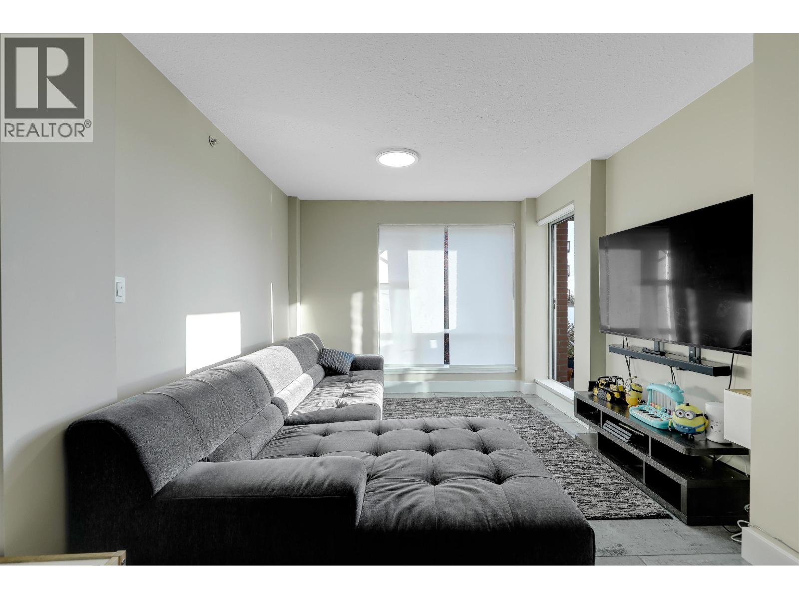206 3811 Hastings Street Property Photo 9