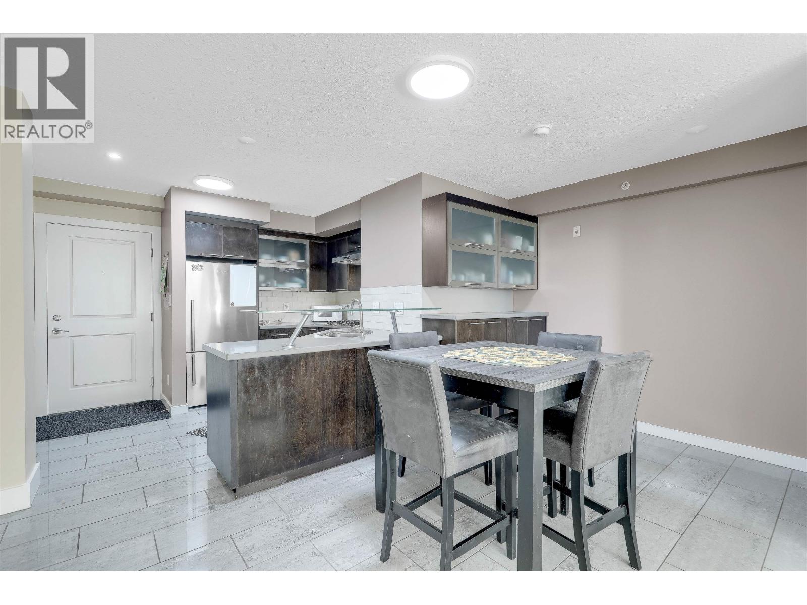 206 3811 Hastings Street Property Photo 10