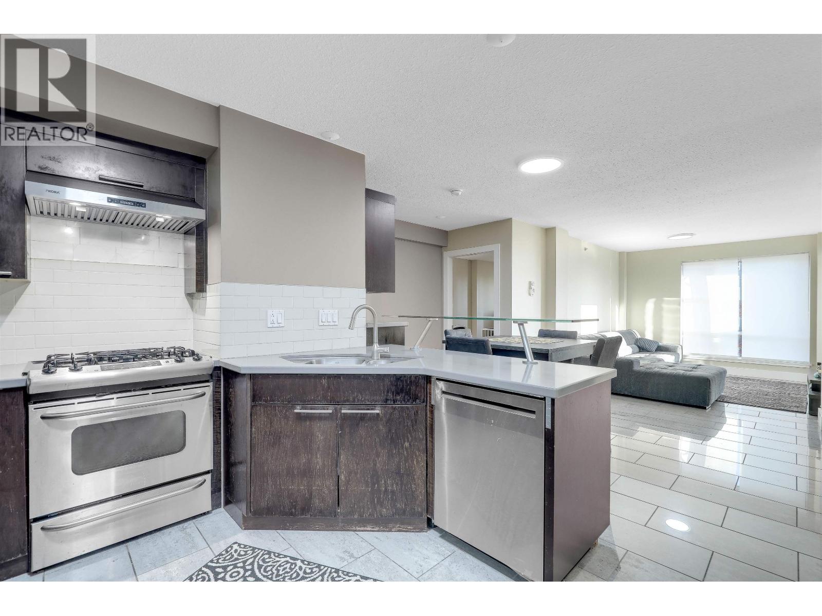 206 3811 Hastings Street Property Photo 13