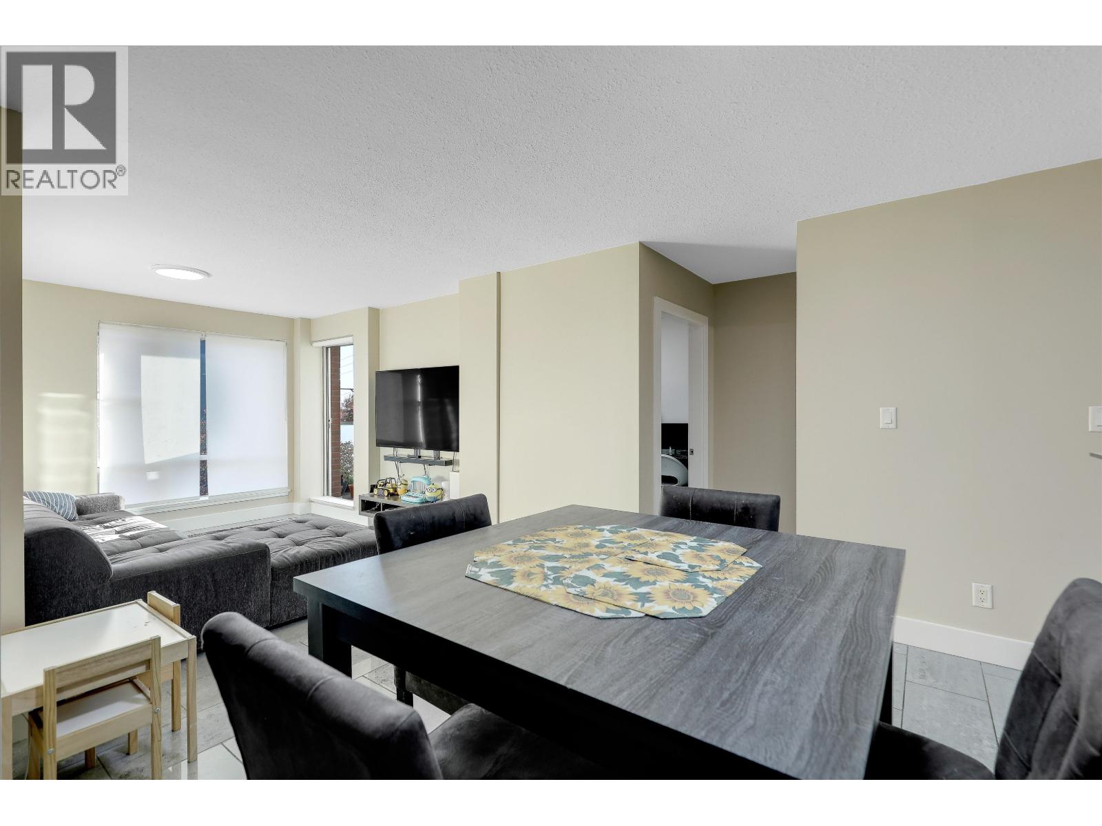 206 3811 Hastings Street Property Photo 15