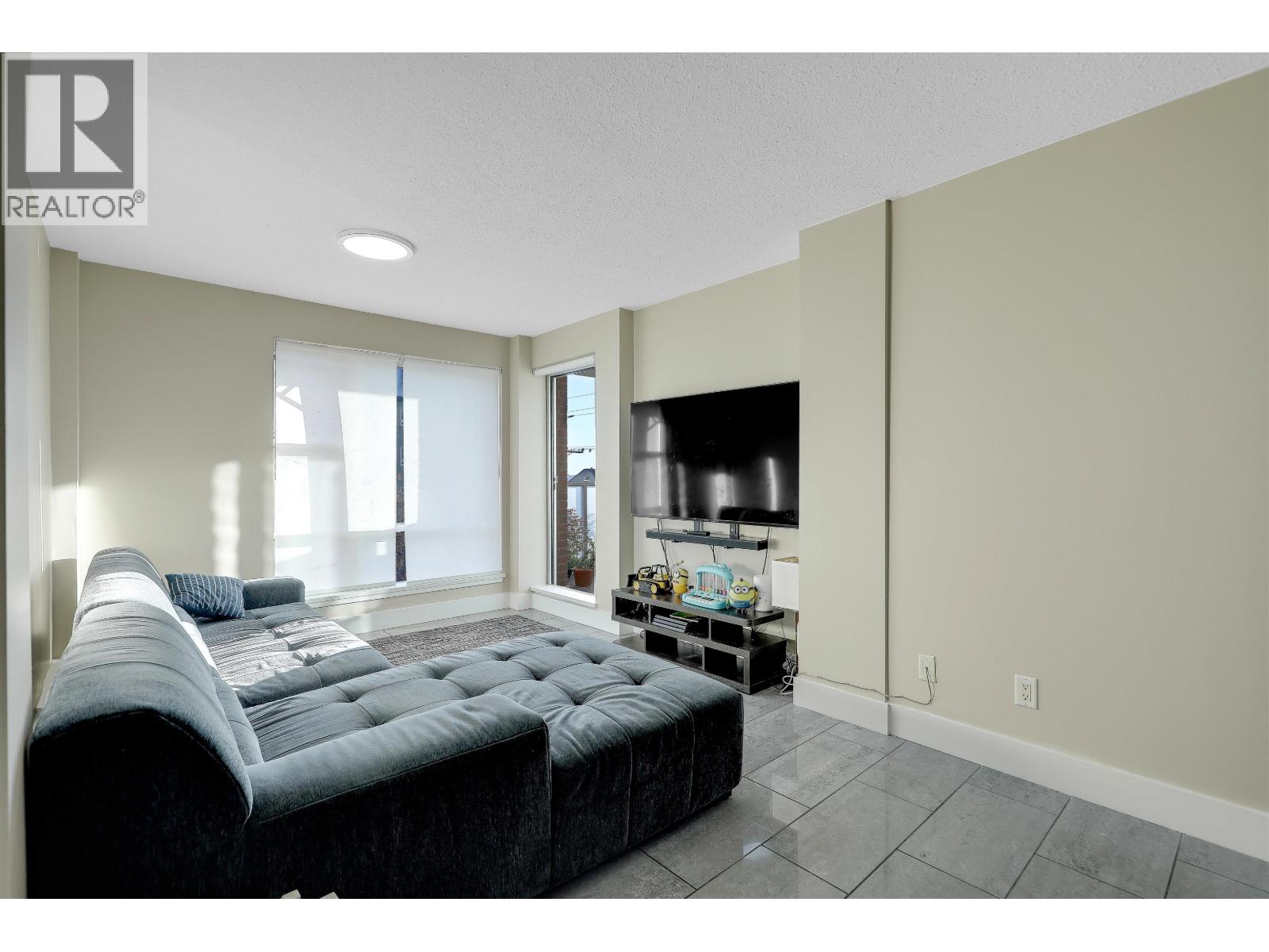 206 3811 Hastings Street Property Photo 16