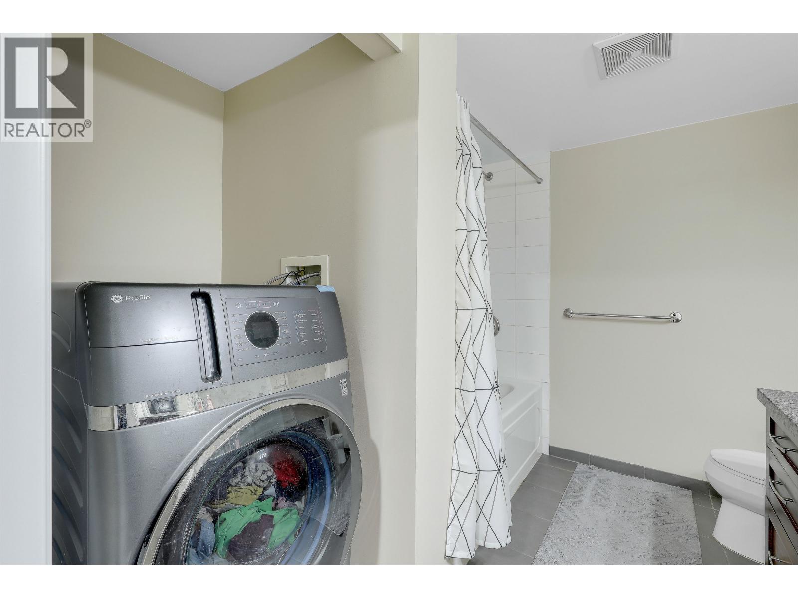 206 3811 Hastings Street Property Photo 21