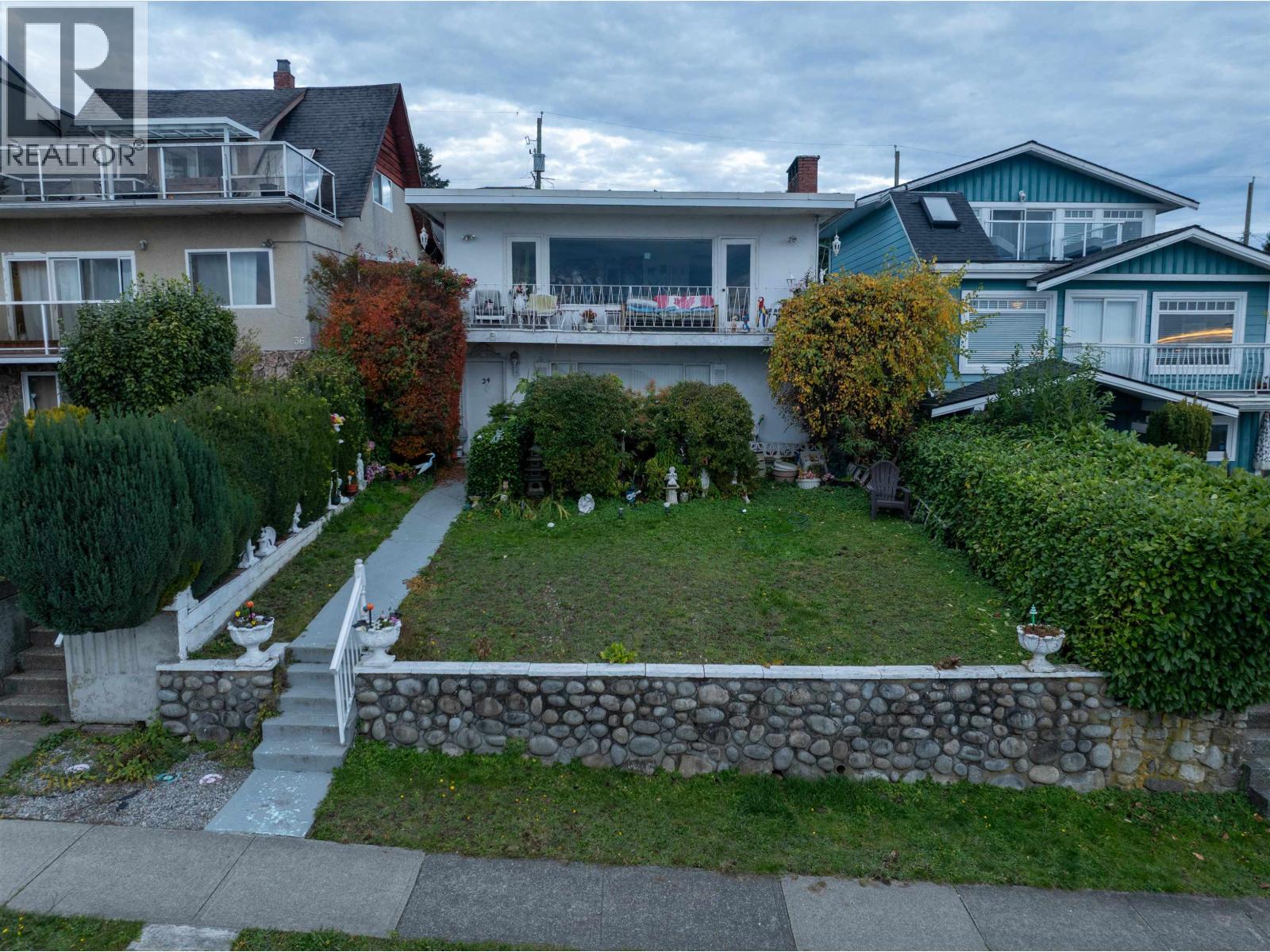34 N Hythe Avenue Property Photo 4