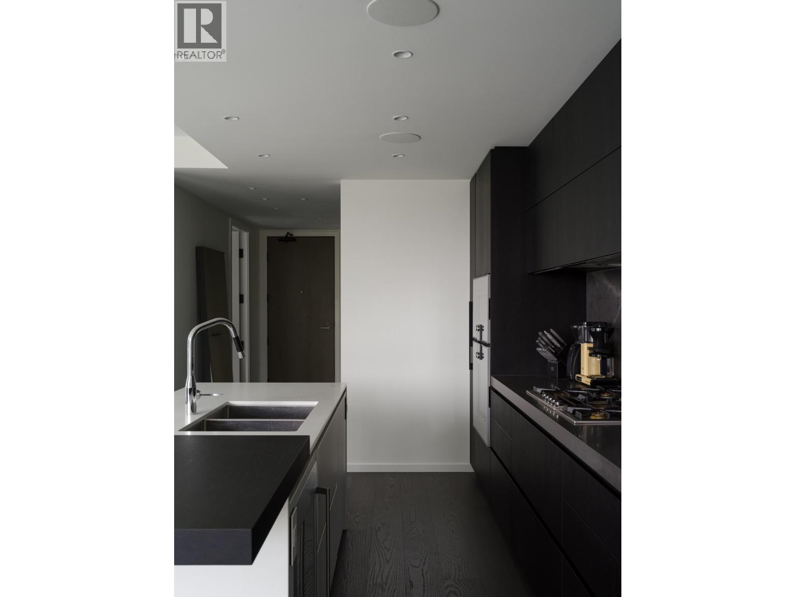 406 1601 Quebec Street Property Photo 5