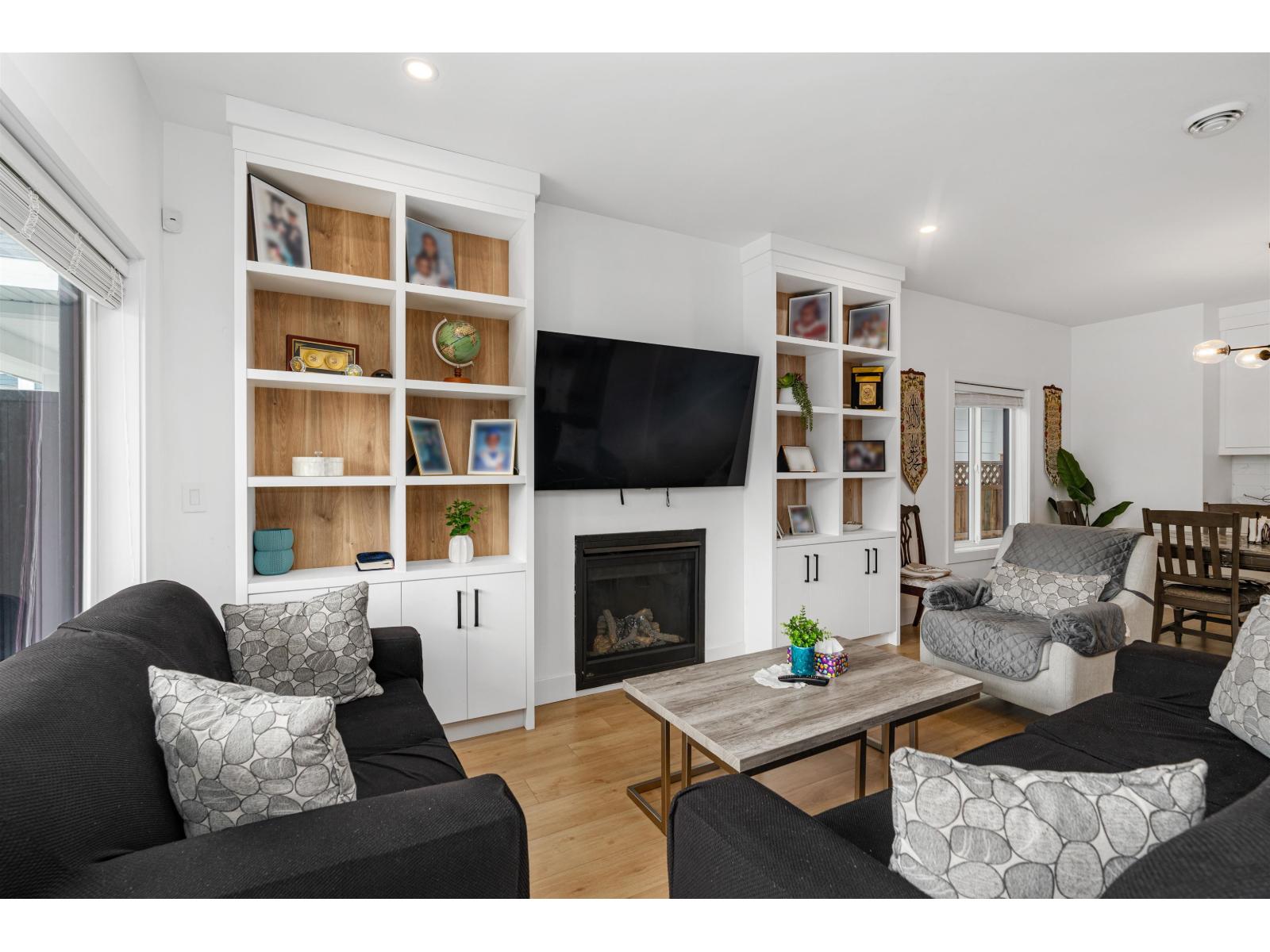 18470 64 Avenue Property Photo 2