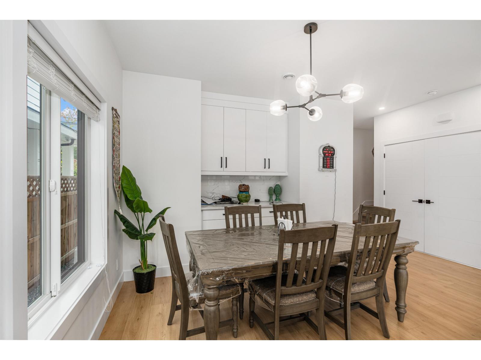 18470 64 Avenue Property Photo 7