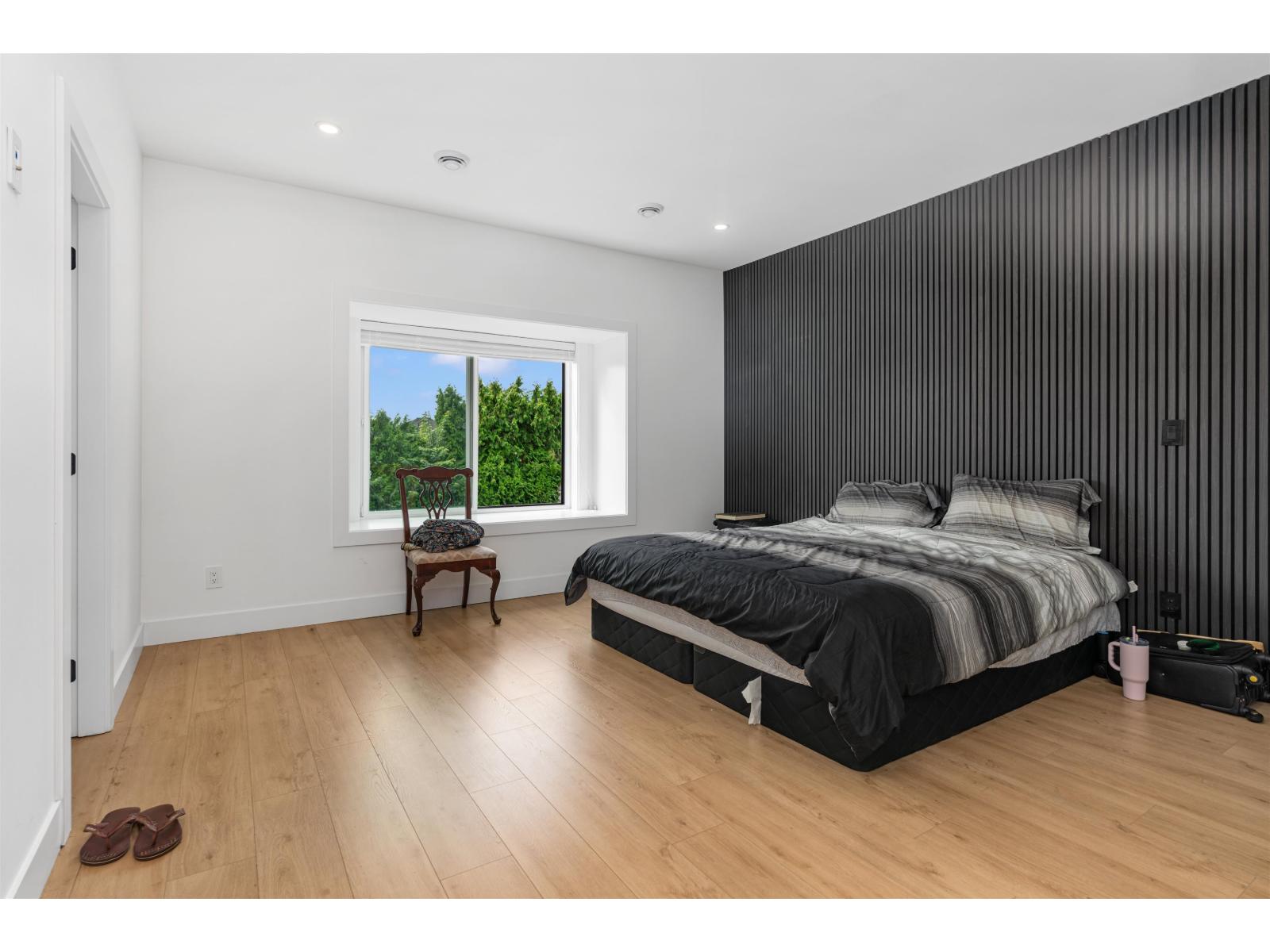 18470 64 Avenue Property Photo 9