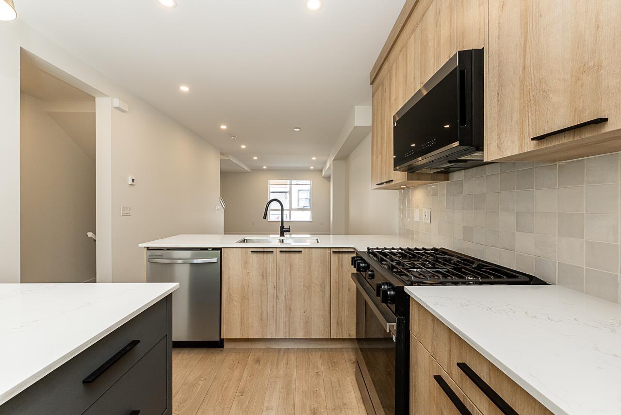 9 10527 155 Street Property Photo 7