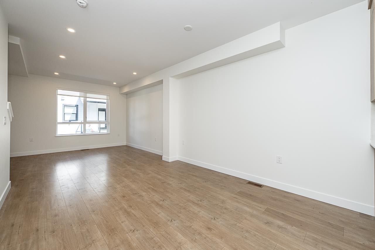 9 10527 155 Street Property Photo 8