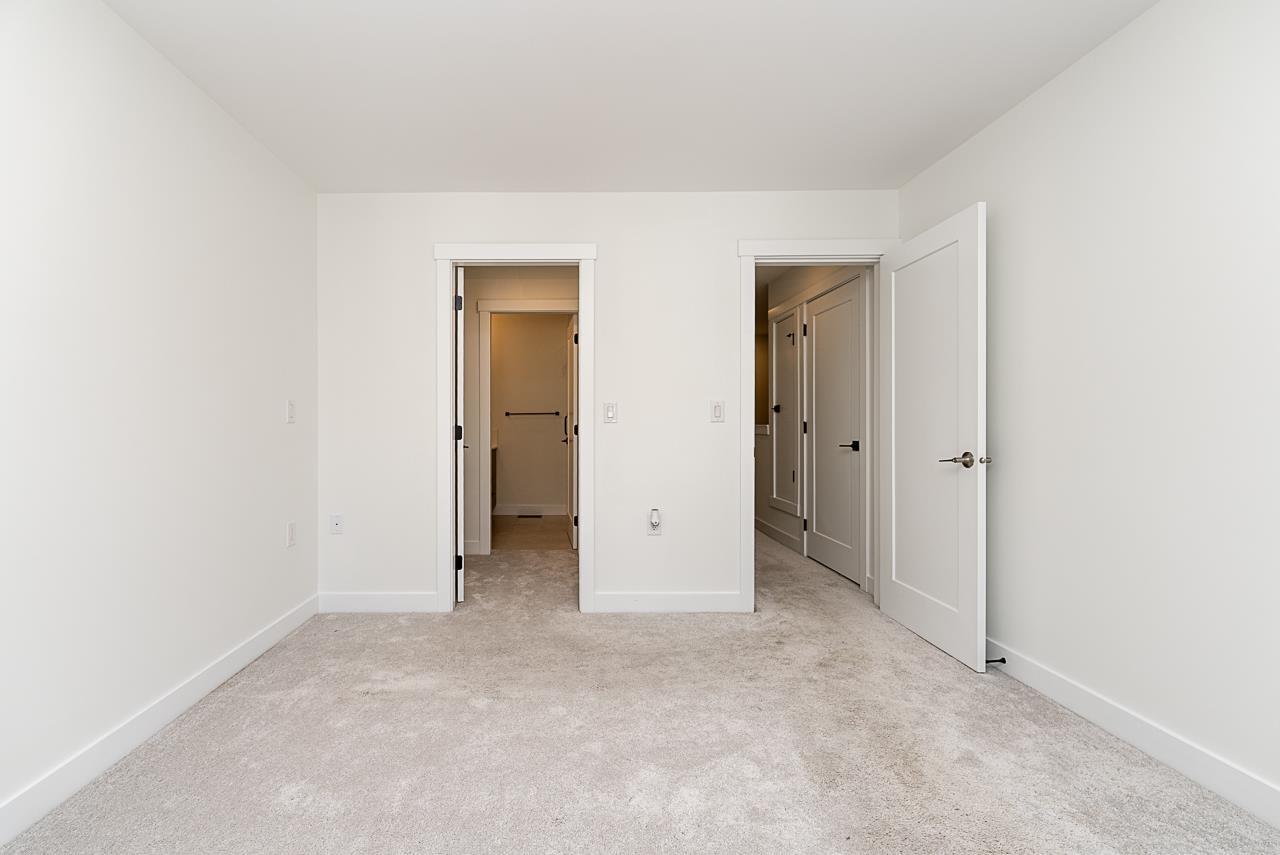 9 10527 155 Street Property Photo 12