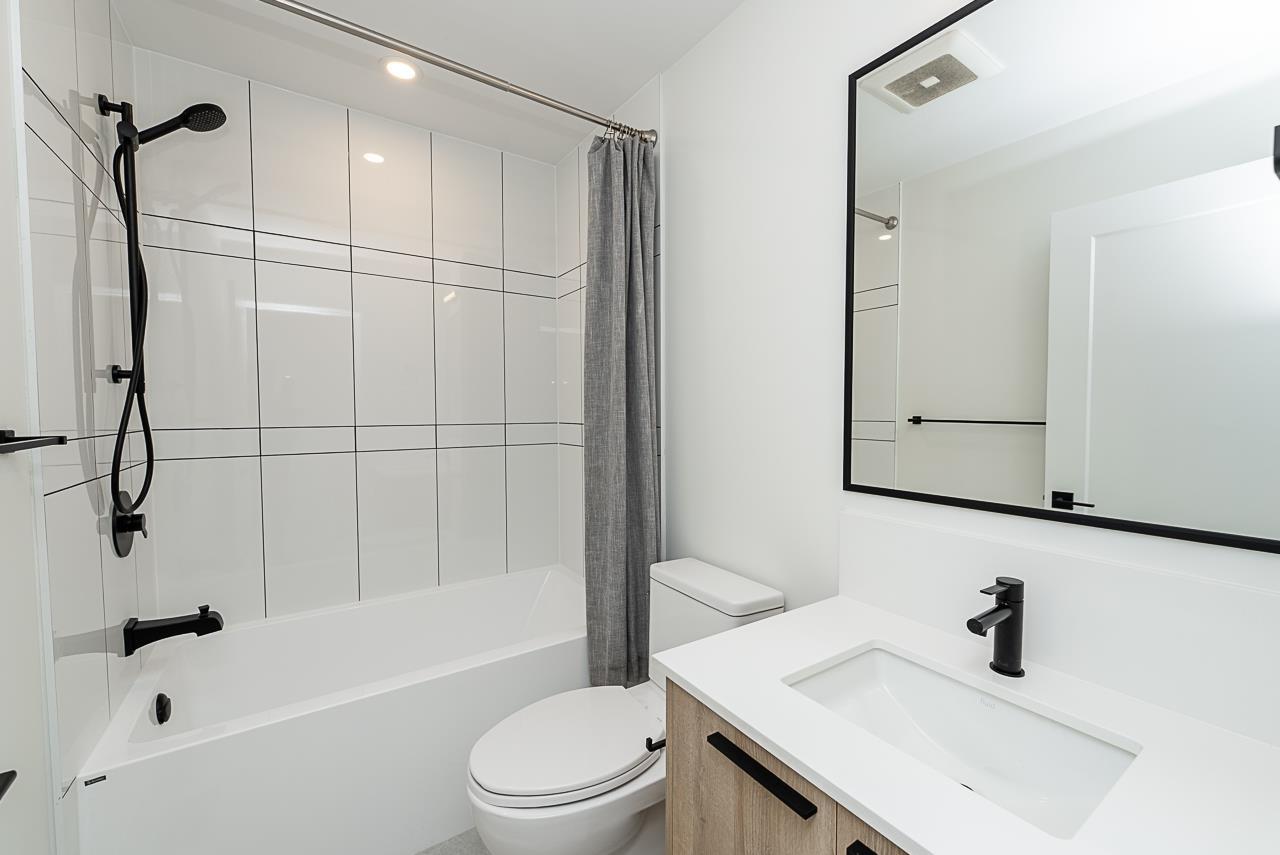 9 10527 155 Street Property Photo 16