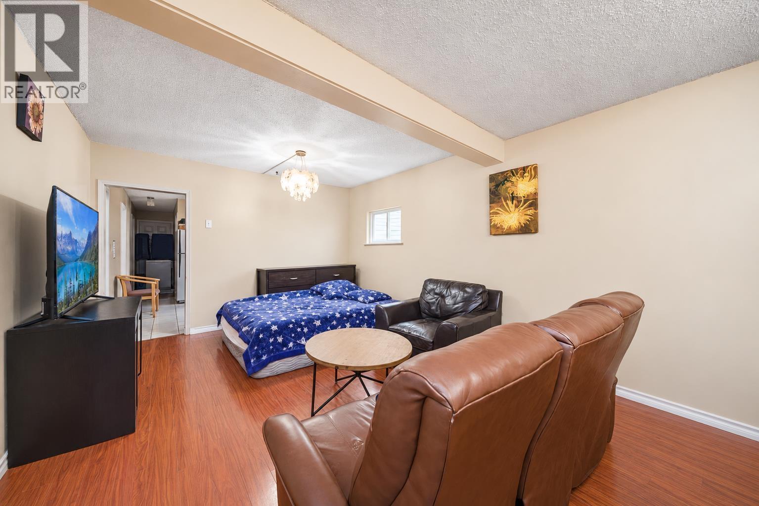 4940 Killarney Street Property Photo 4