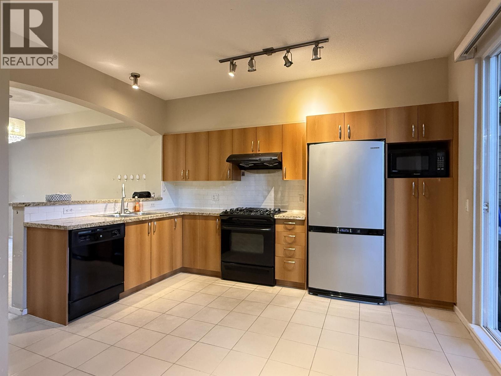 18x 9133 Government Street Property Photo 6