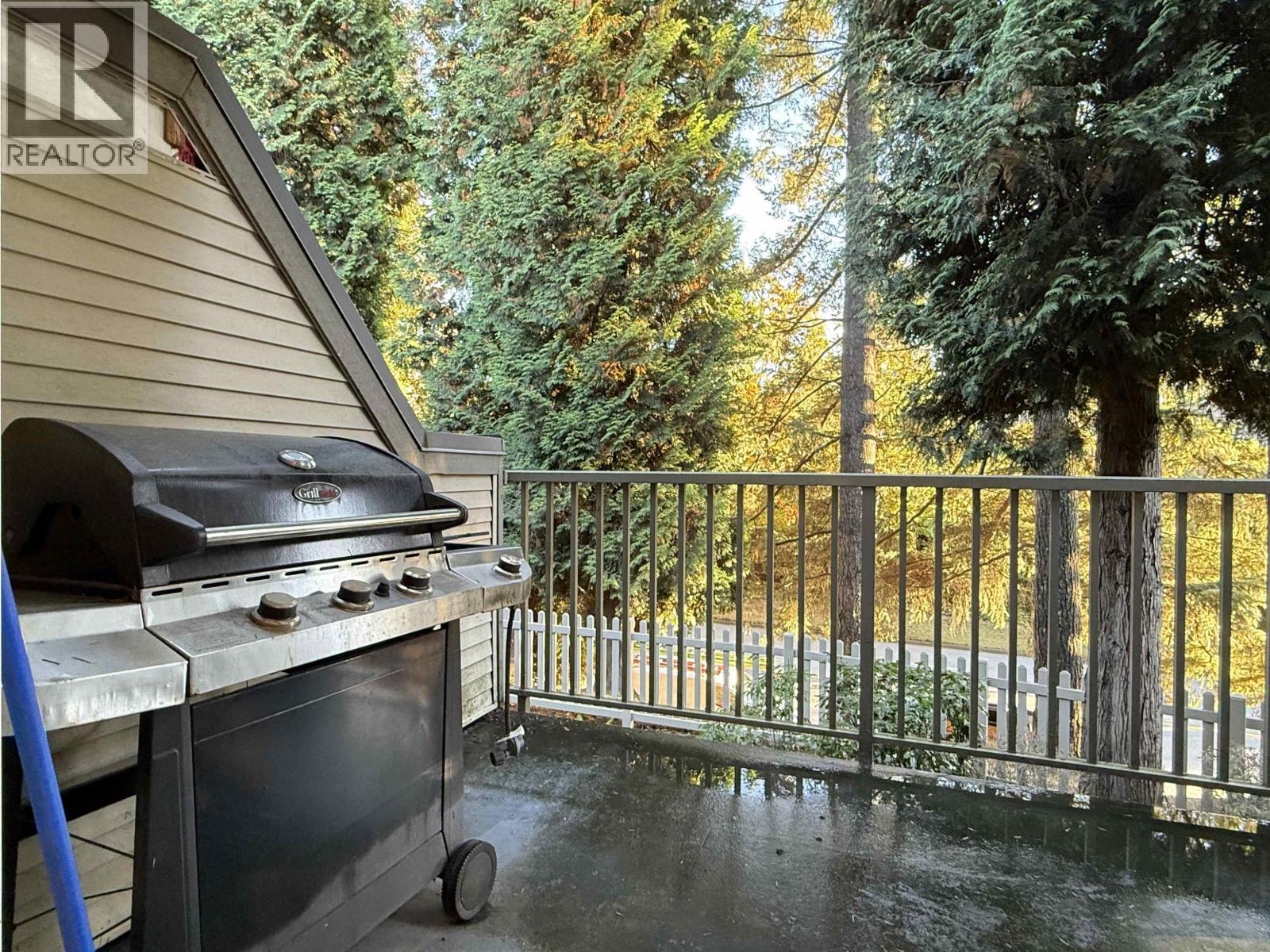 18x 9133 Government Street Property Photo 8