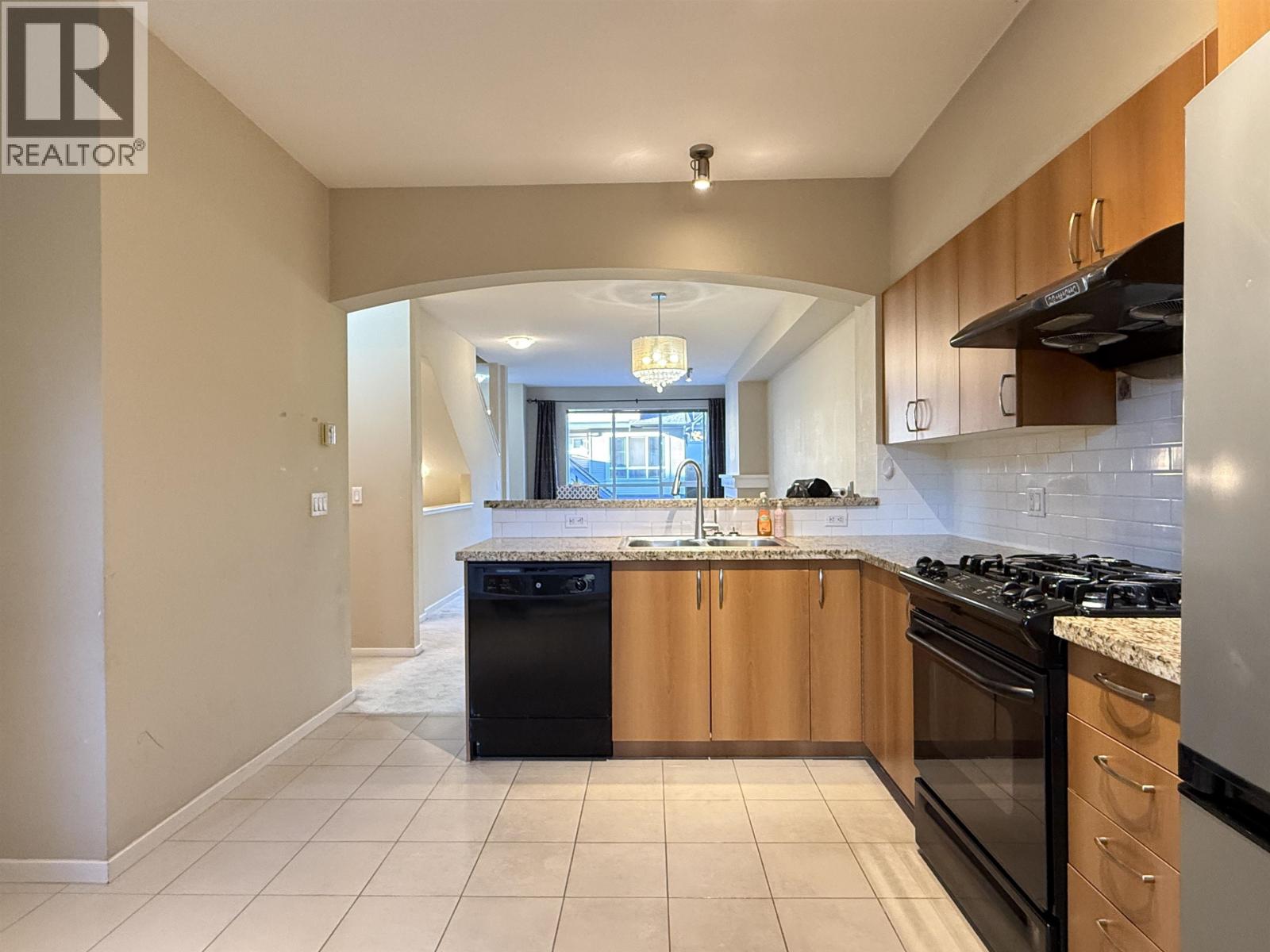 18x 9133 Government Street Property Photo 9