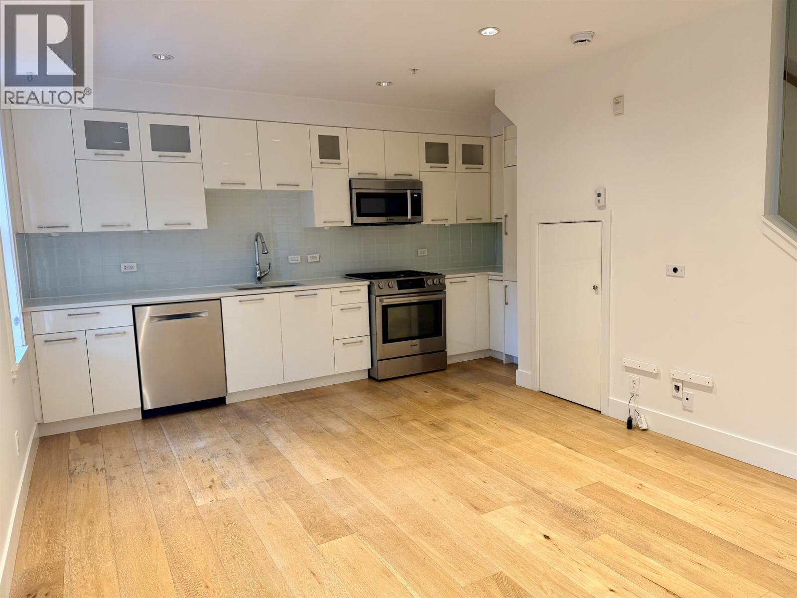 1080 Nicola Street Property Photo 6