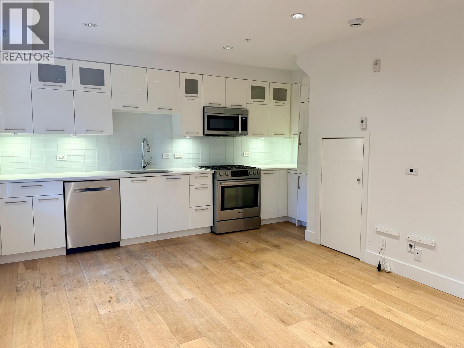 1080 Nicola Street Property Photo 7