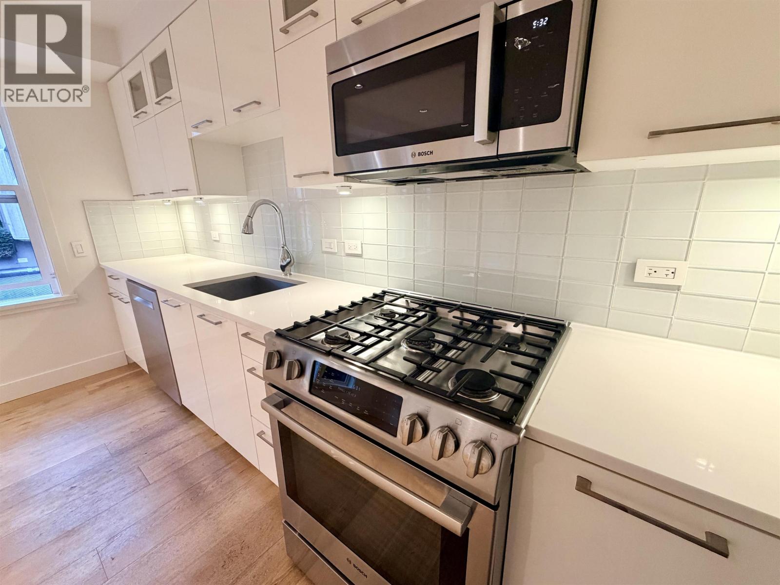 1080 Nicola Street Property Photo 10
