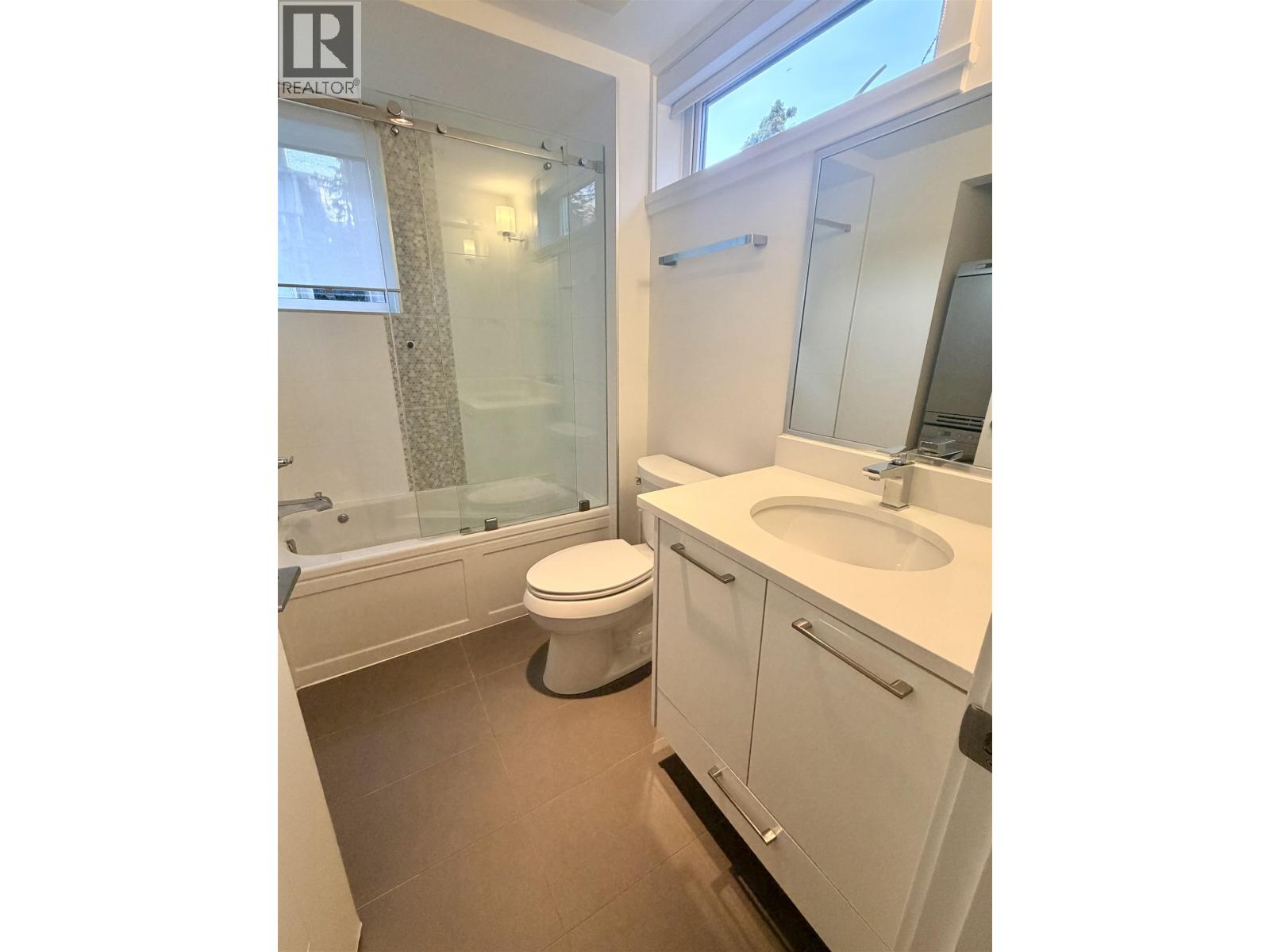 1080 Nicola Street Property Photo 16