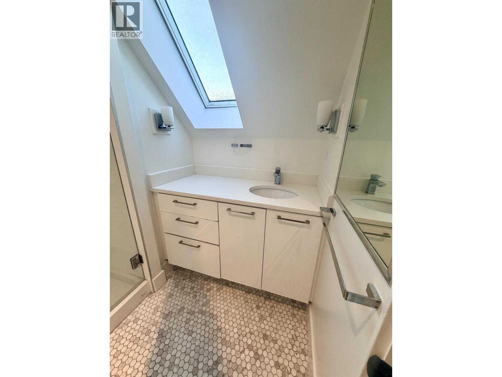 1080 Nicola Street Property Photo 28