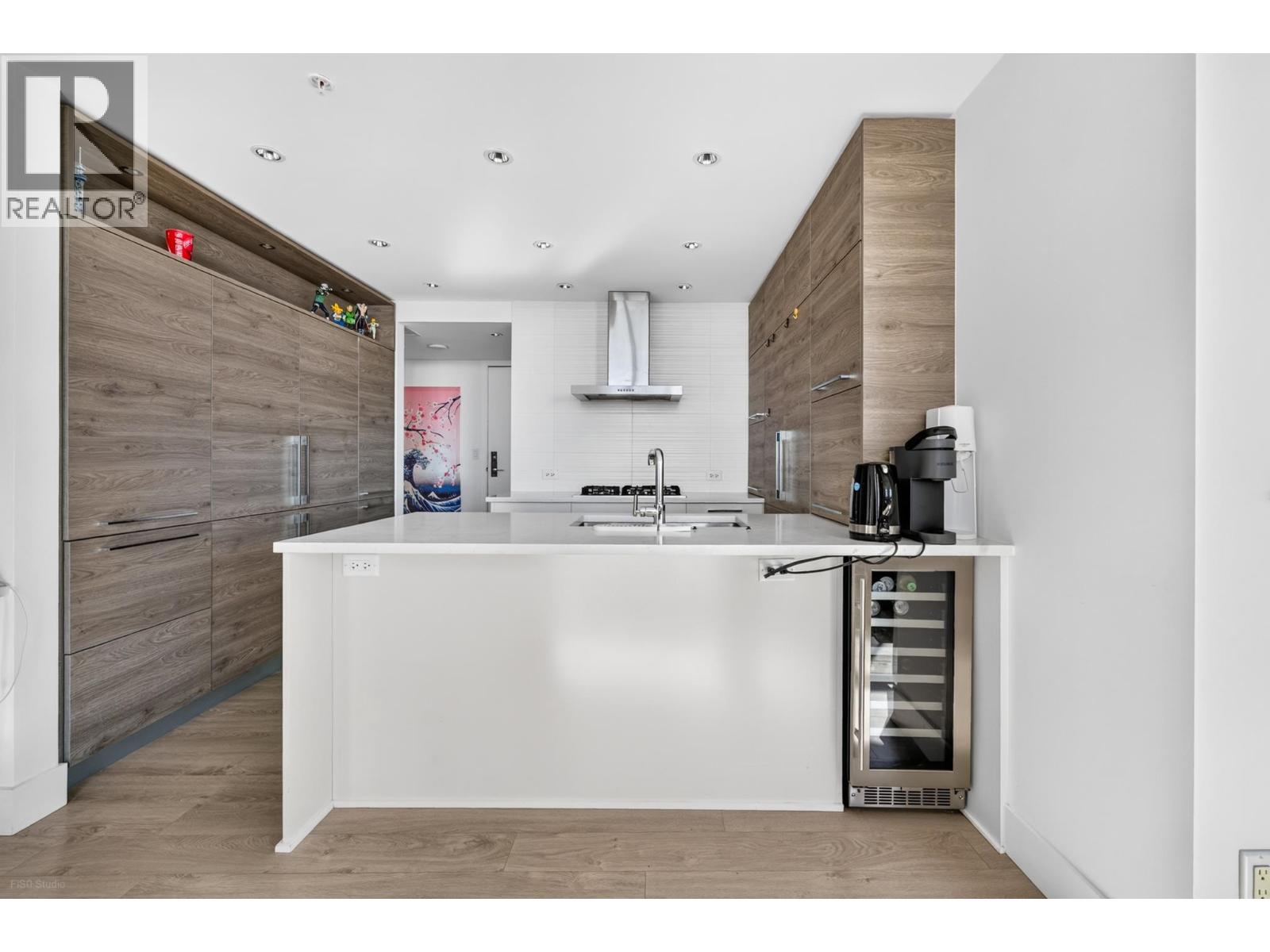 2807 7388 Kingsway Property Photo 5