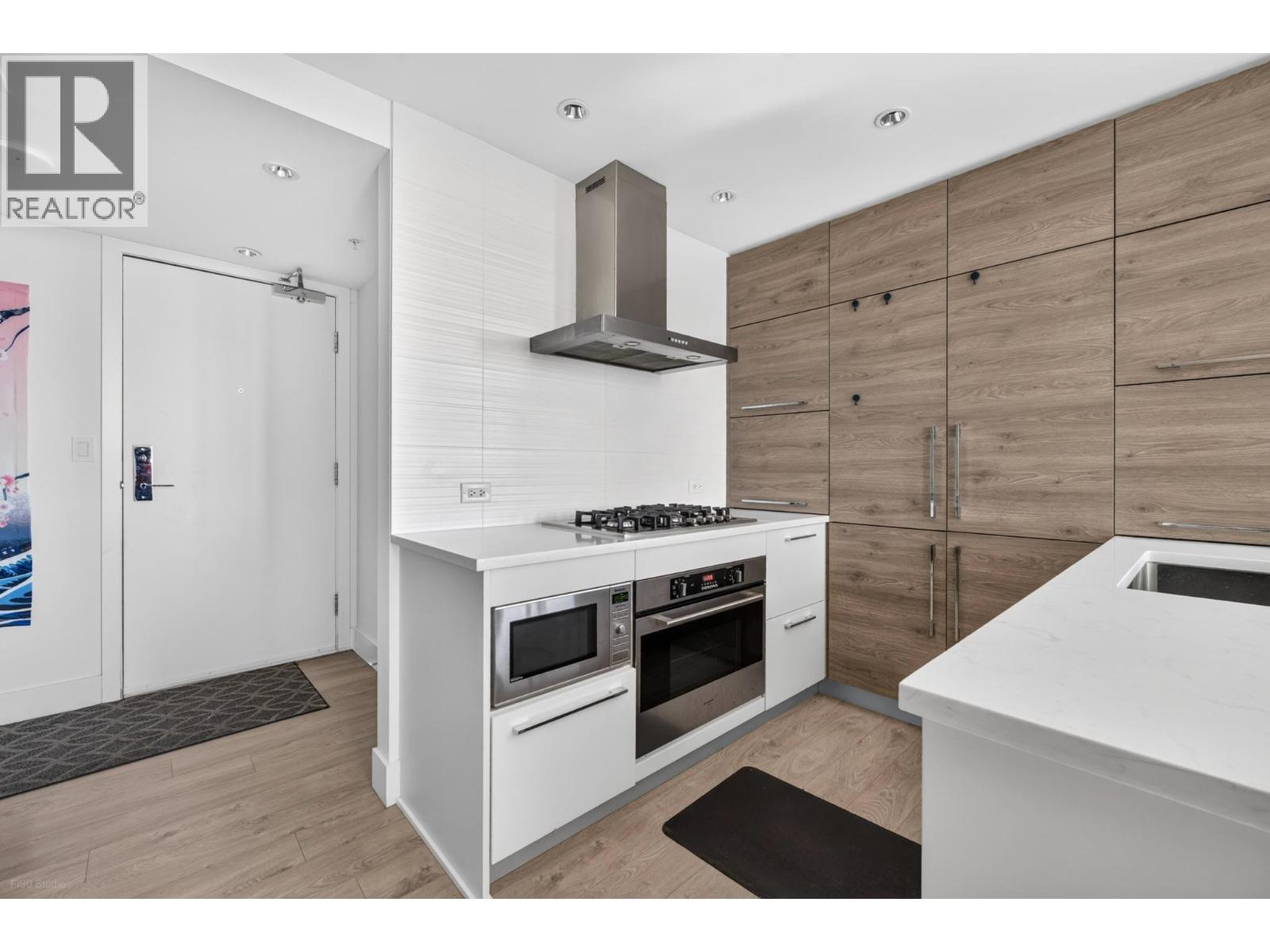 2807 7388 Kingsway Property Photo 6