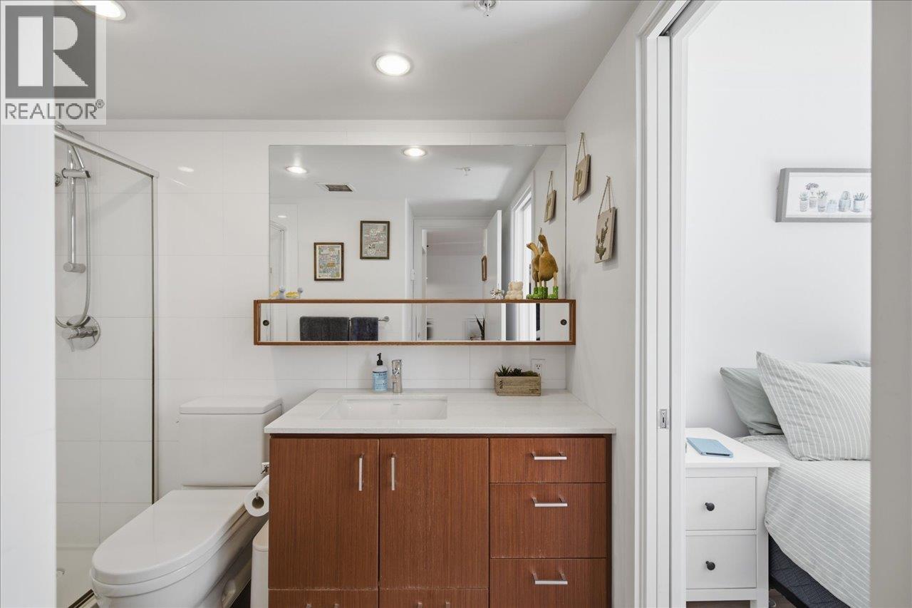 102 221 E 3rd Street Property Photo 16