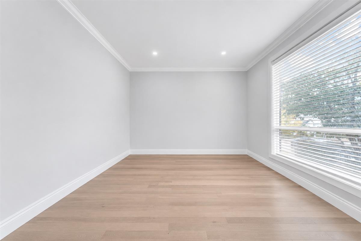 16520 20a Avenue Property Photo 2