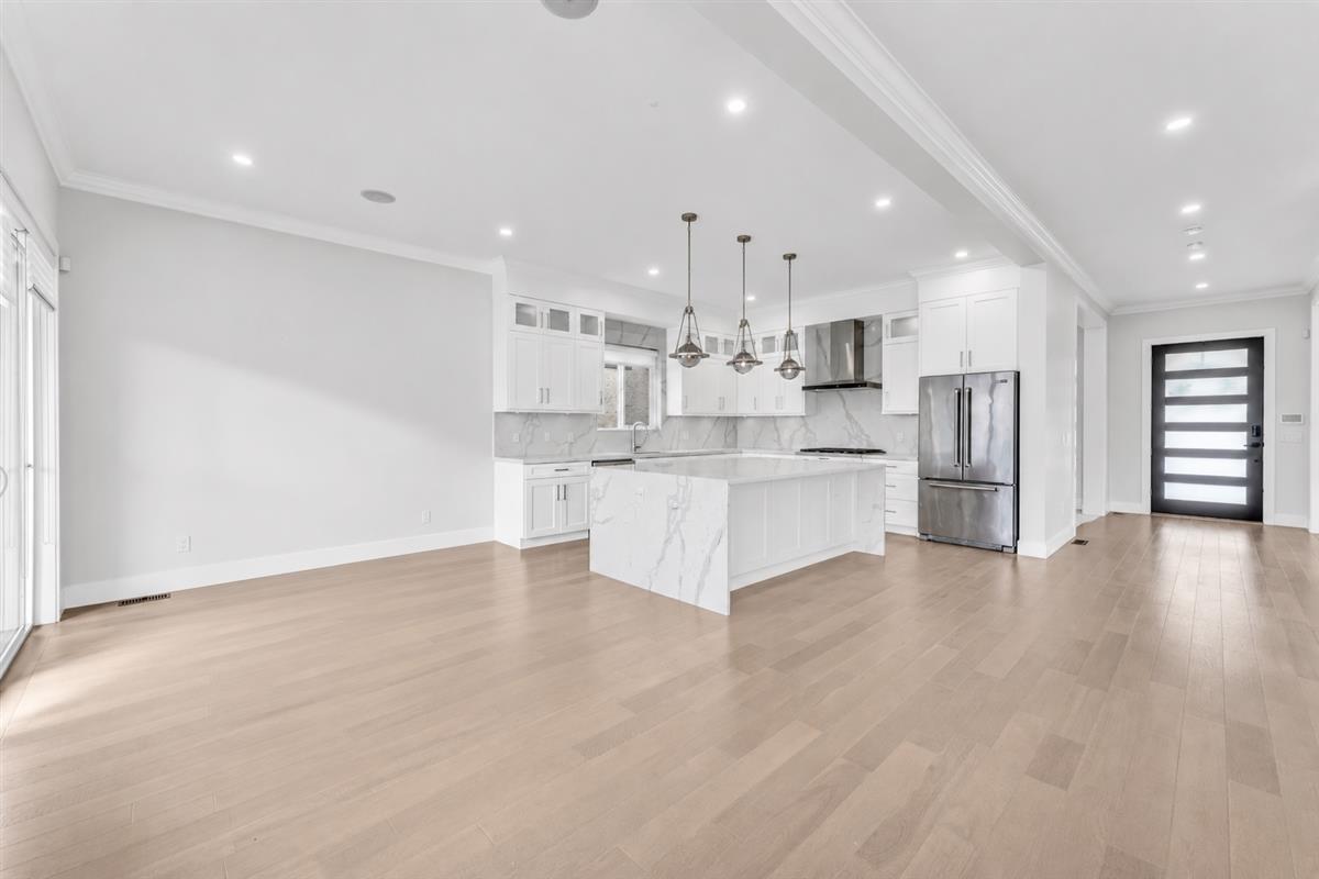 16520 20a Avenue Property Photo 7