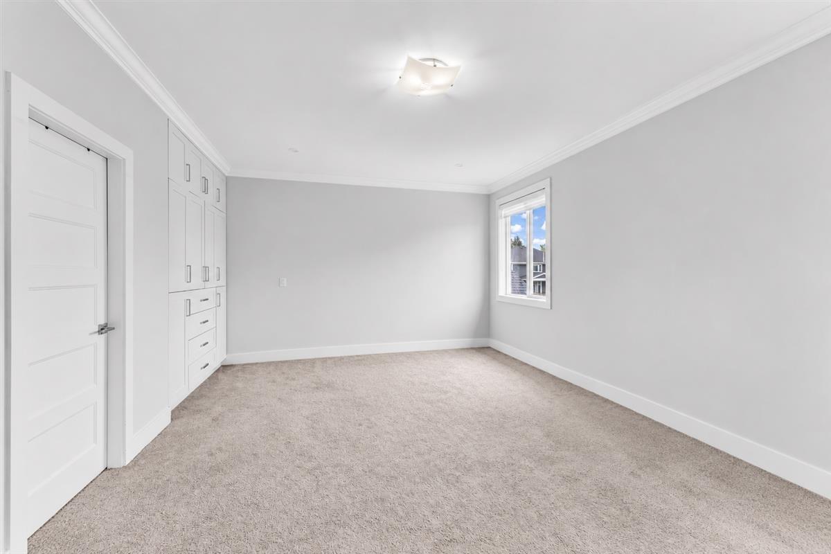 16520 20a Avenue Property Photo 8
