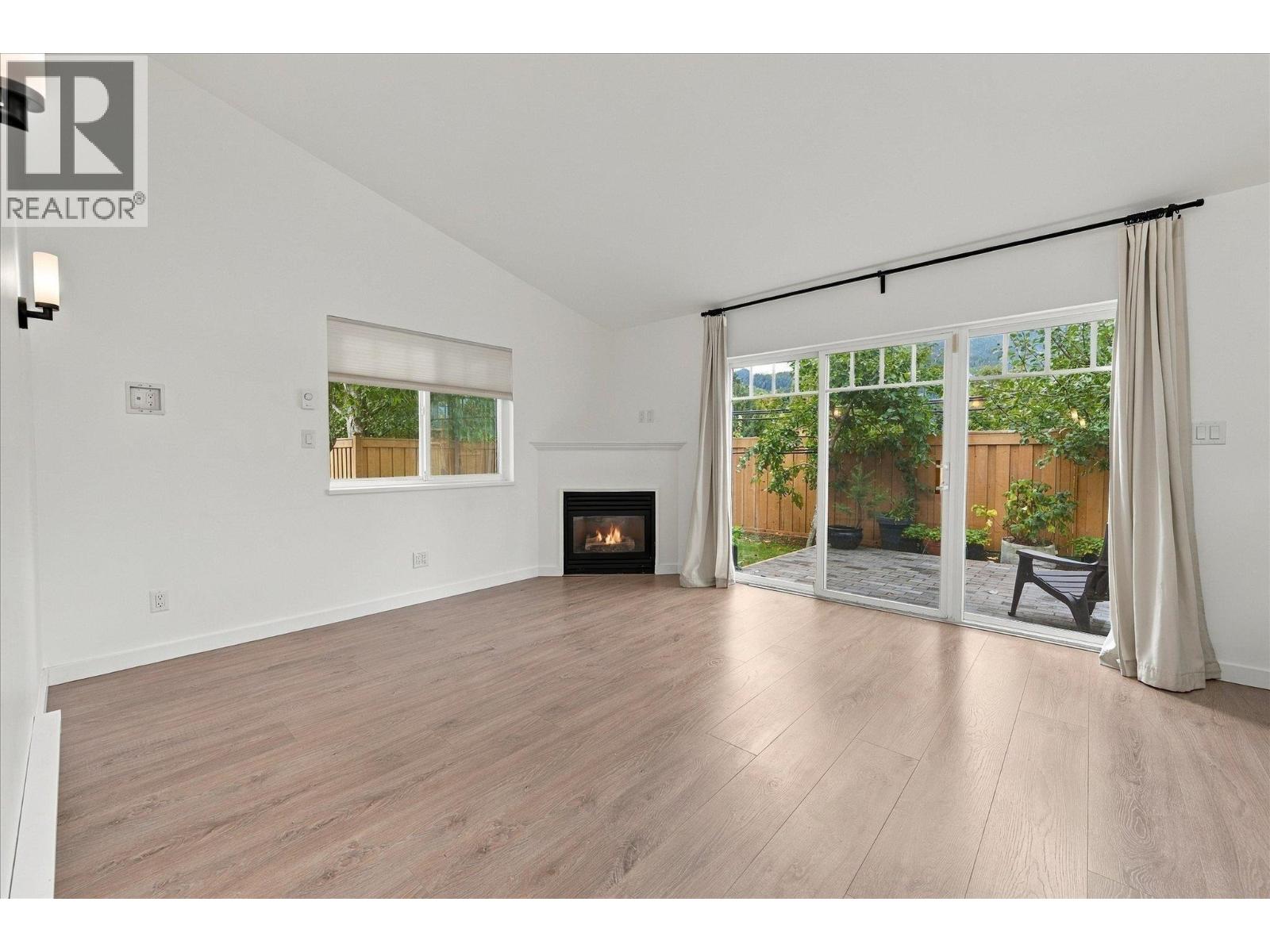 87 1821 Willow Crescent Property Photo 5