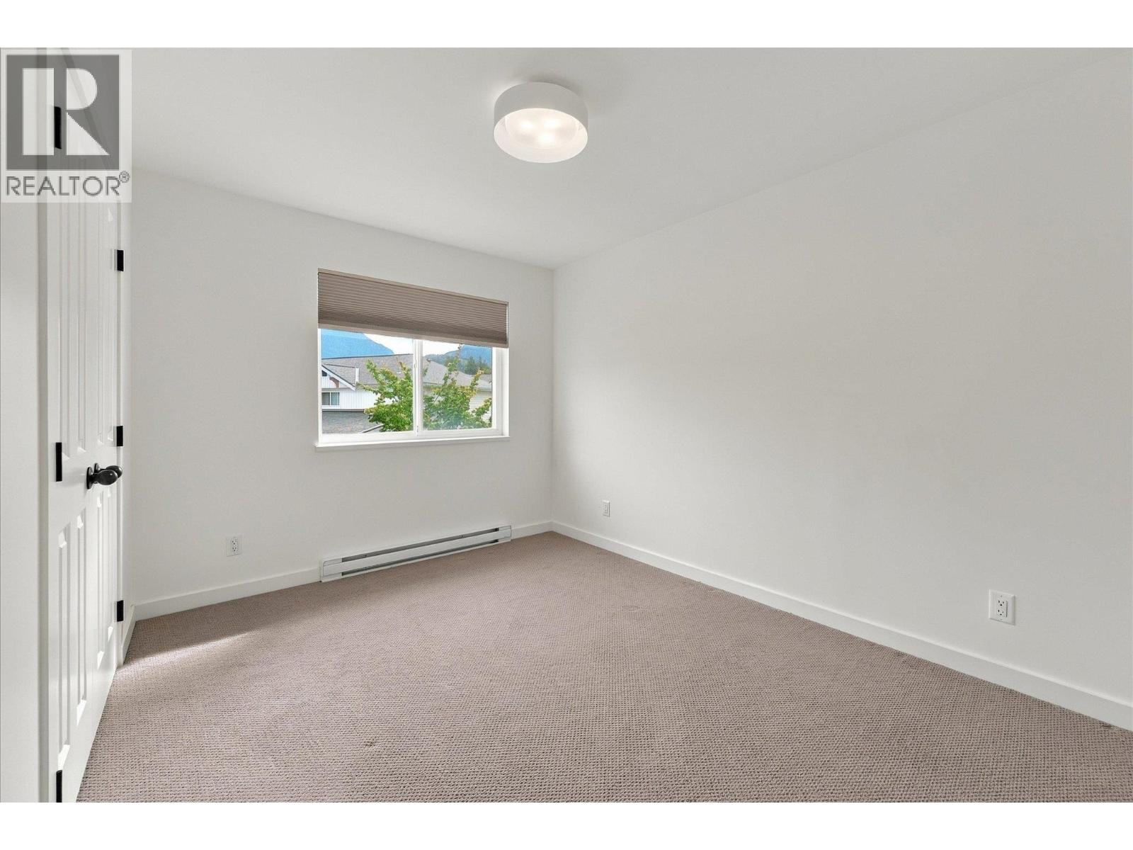 87 1821 Willow Crescent Property Photo 21