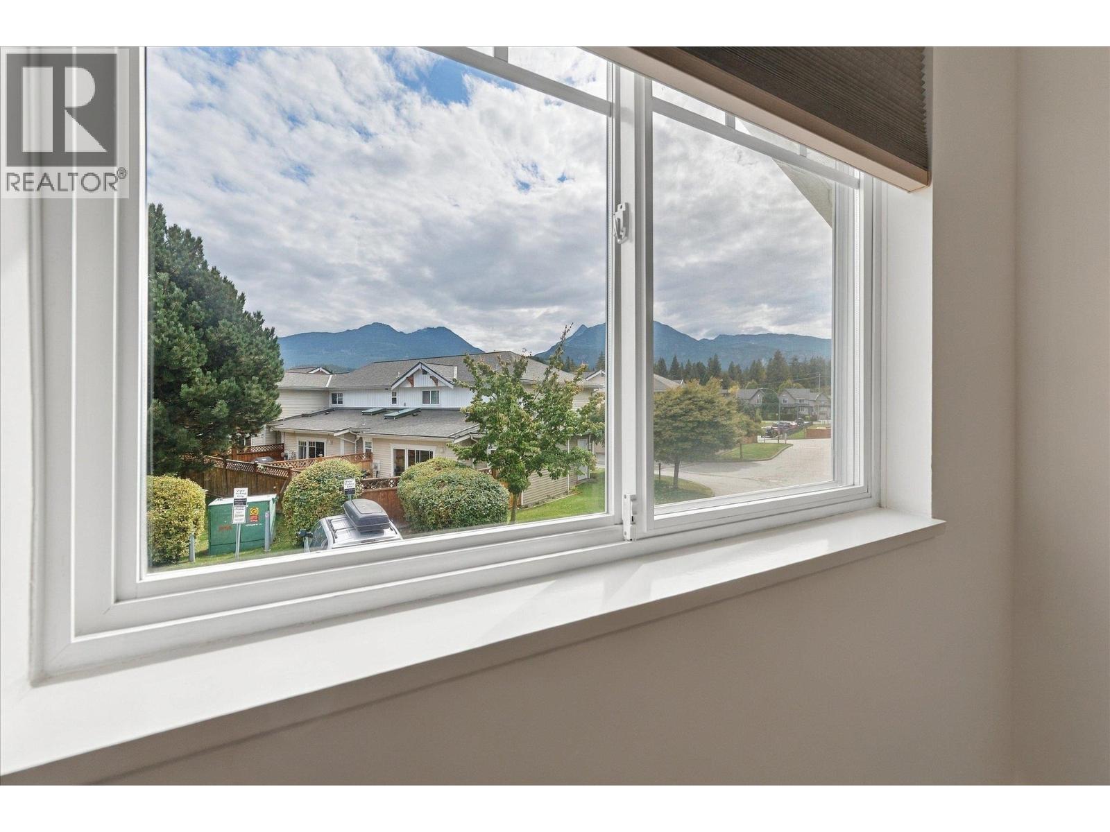 87 1821 Willow Crescent Property Photo 22