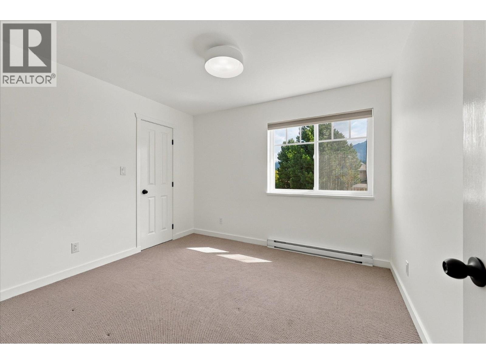 87 1821 Willow Crescent Property Photo 23