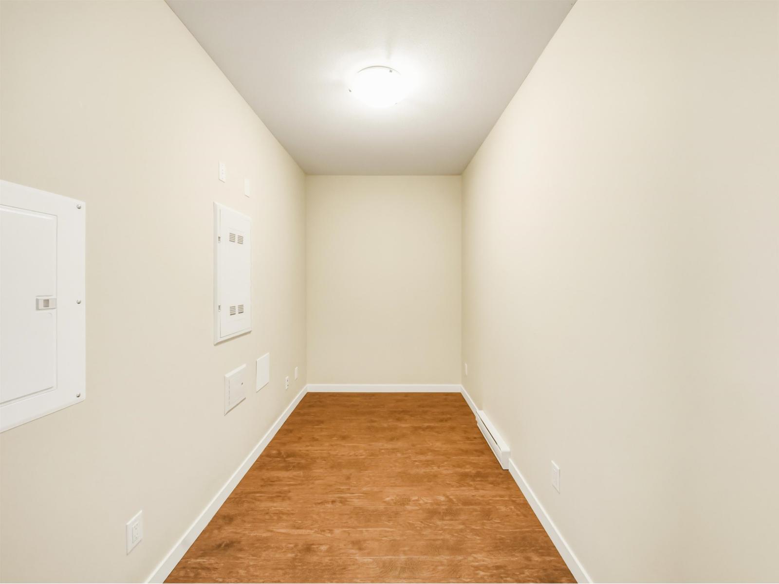 319 6480 194 Street Property Photo 17