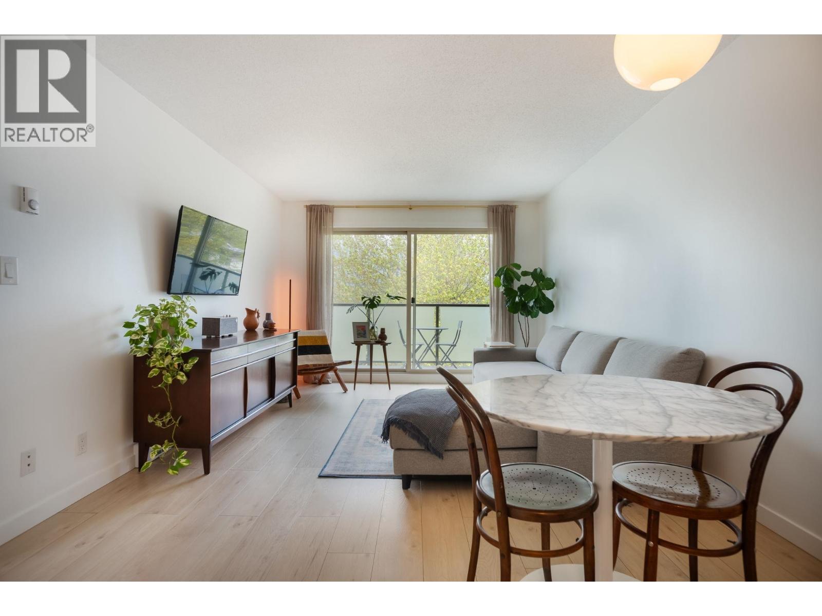 405 1864 FRANCES STREET Property Photo 1