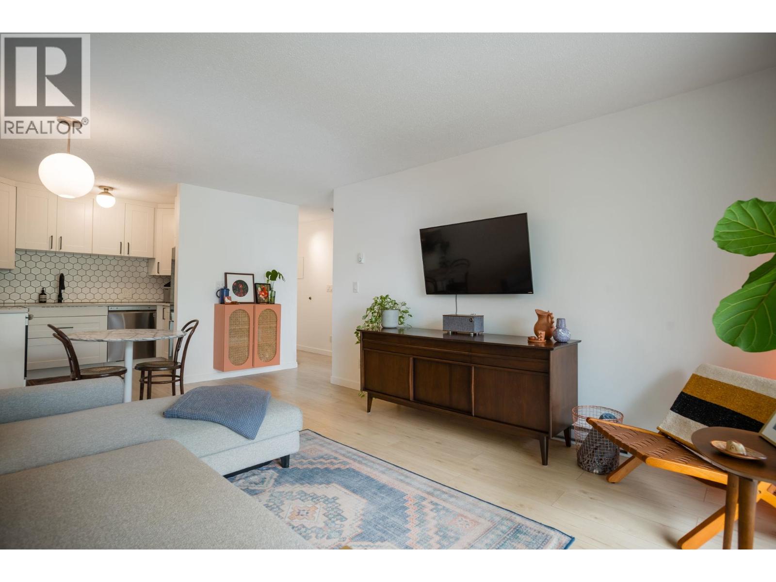 405 1864 Frances Street Property Photo 7