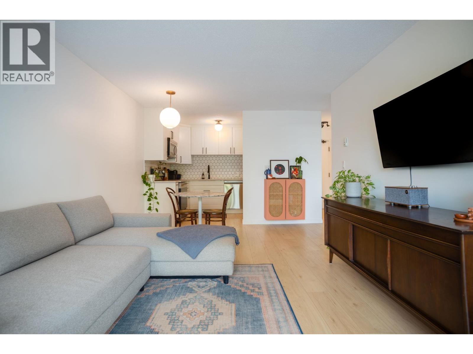 405 1864 Frances Street Property Photo 8