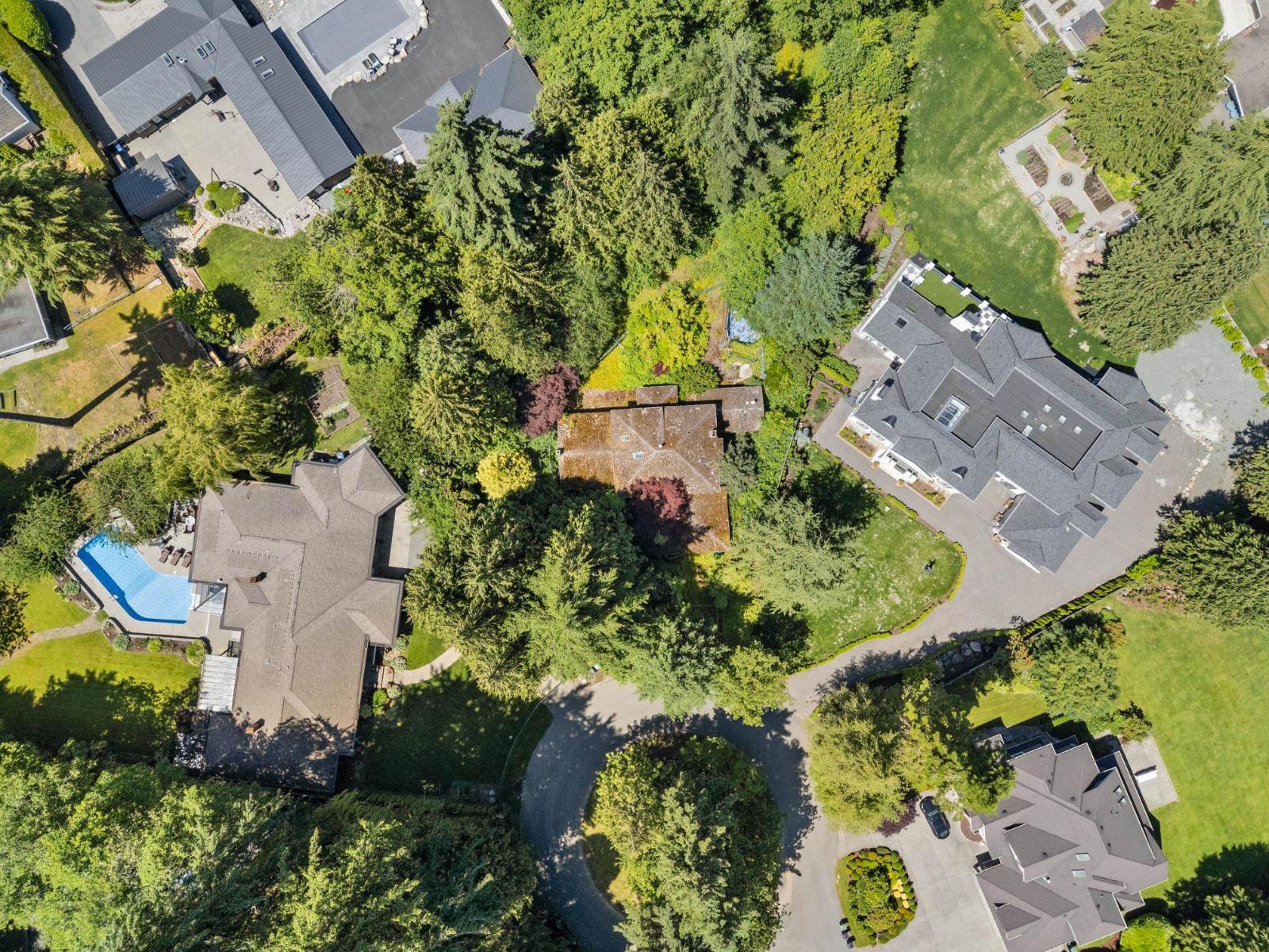 14069 26a Avenue Property Photo 8