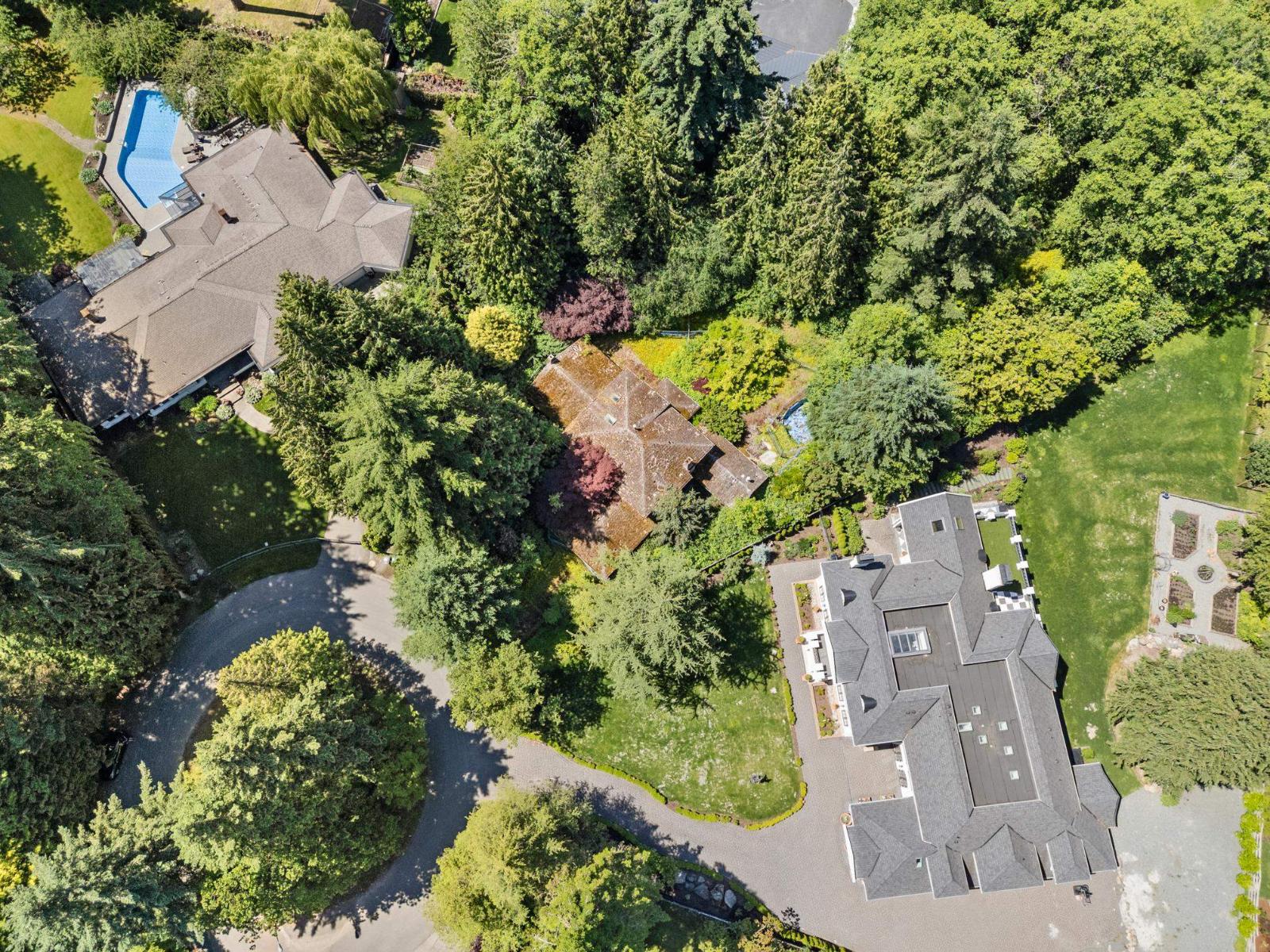 14069 26a Avenue Property Photo 10