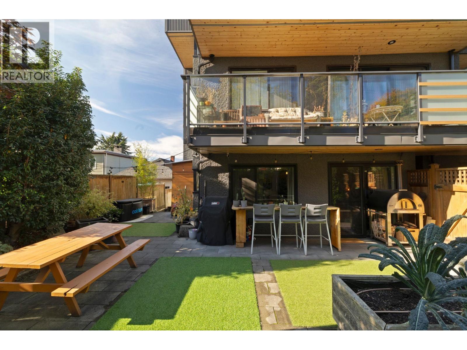 214 2336 WALL STREET Property Photo 1