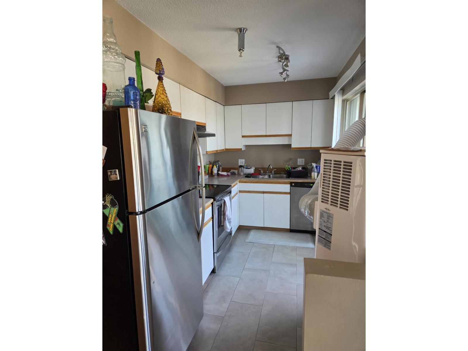 301 20140 56 Avenue Property Photo 12