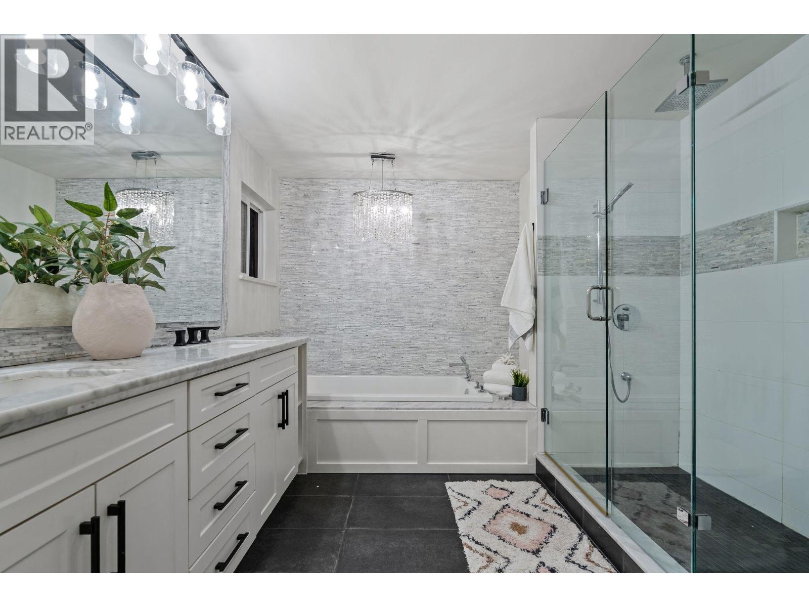 2775 Lyndene Road Property Photo 25