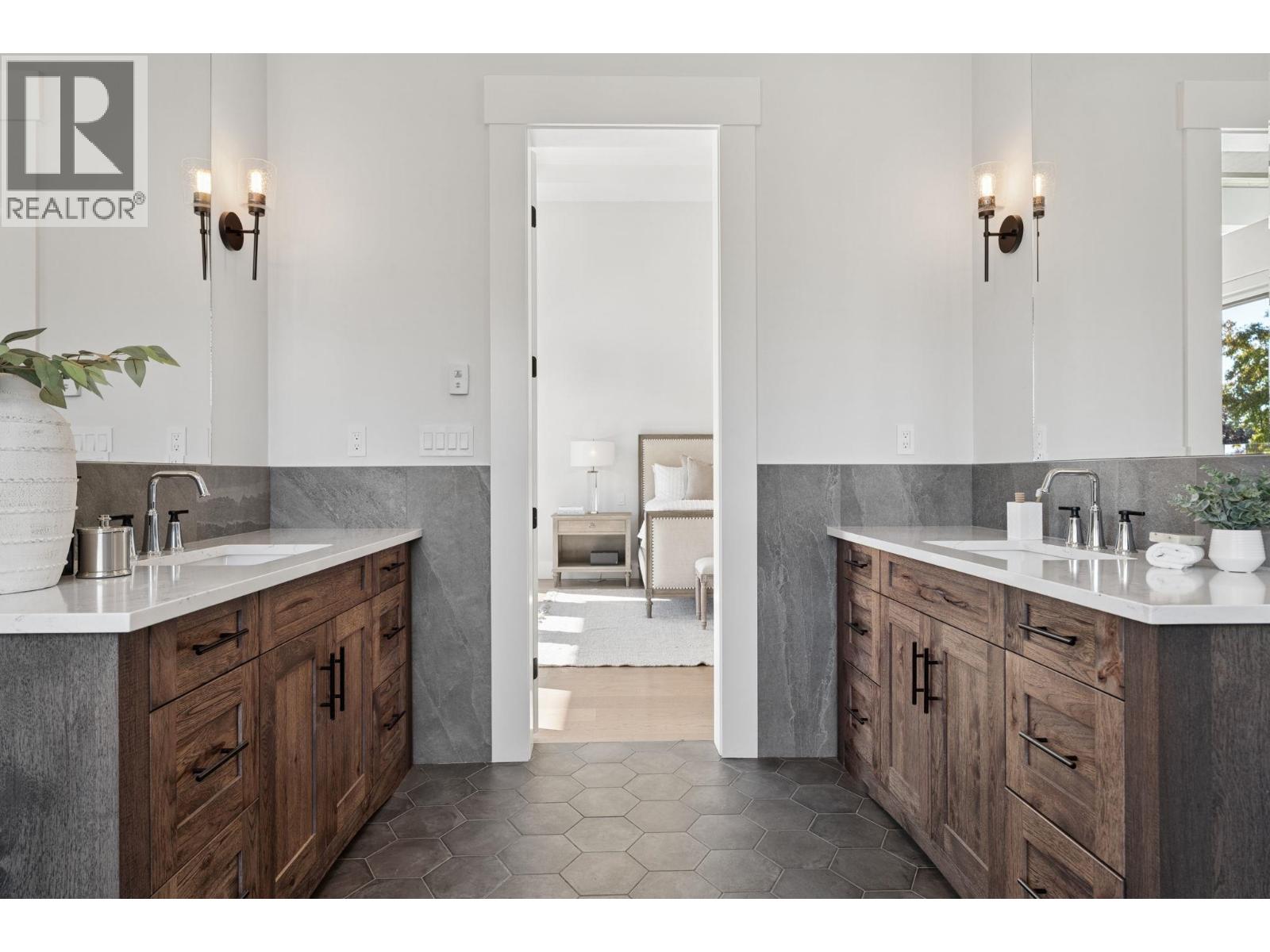 7628 Steveston Highway Property Photo 17
