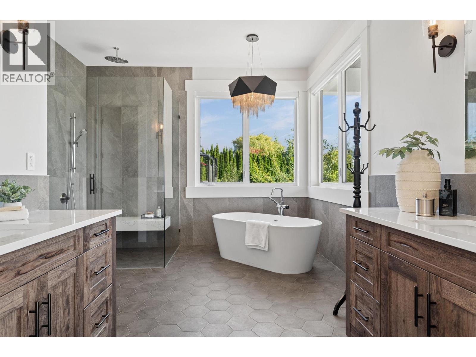 7628 Steveston Highway Property Photo 18