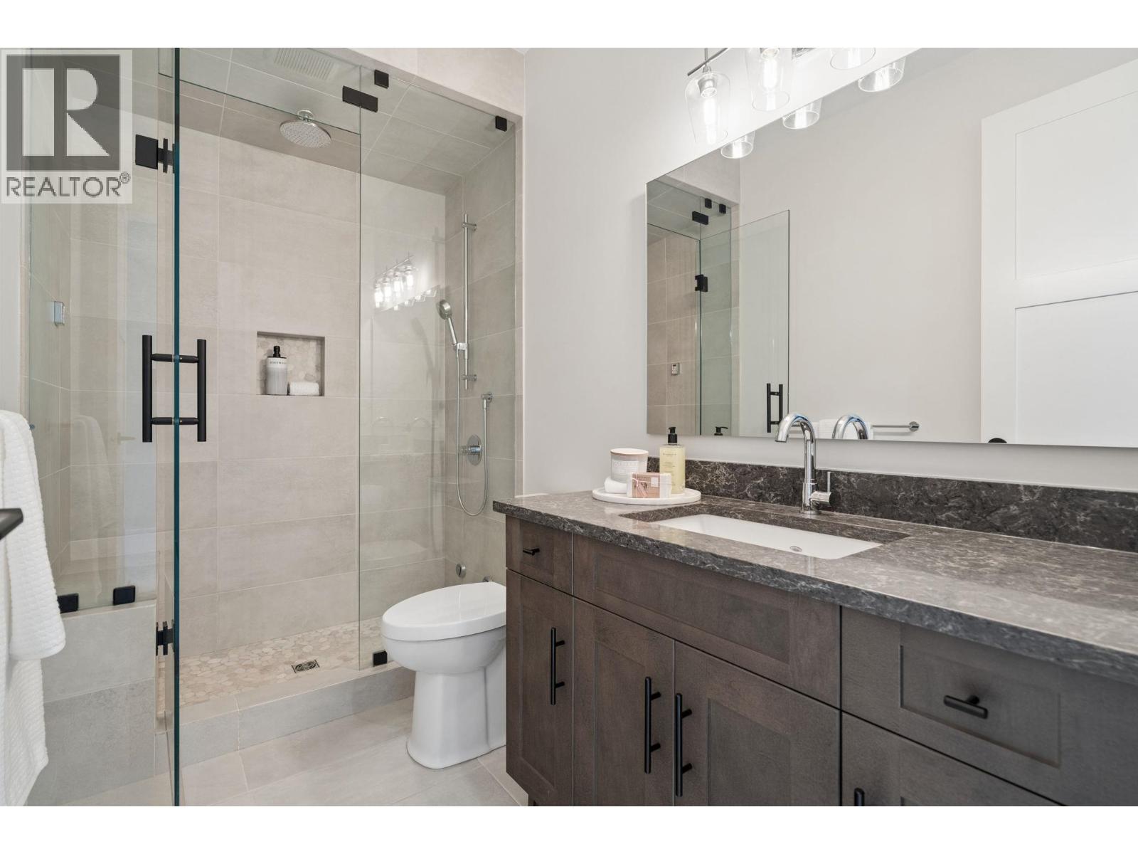 7628 Steveston Highway Property Photo 21