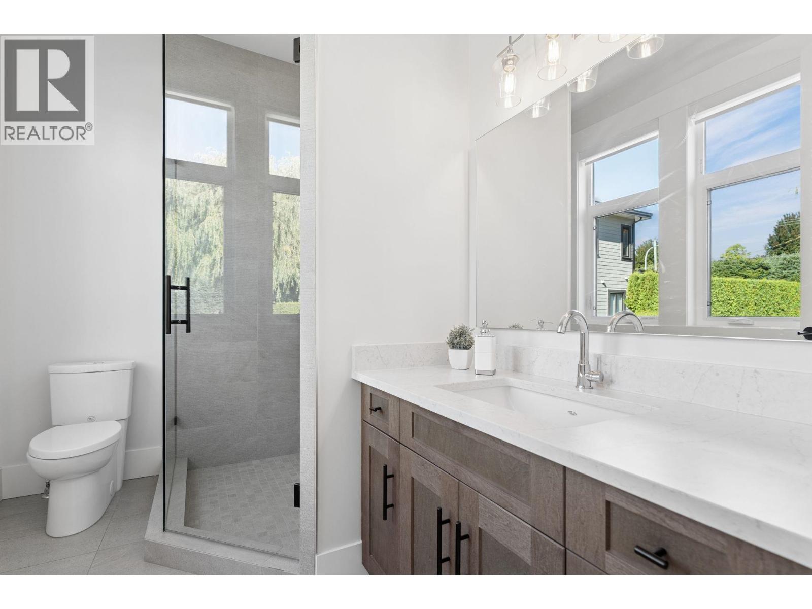 7628 Steveston Highway Property Photo 23