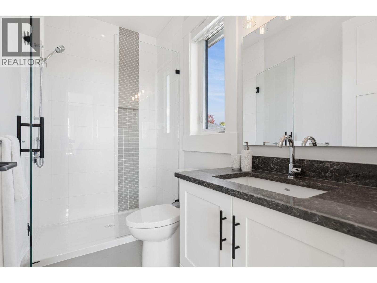 7628 Steveston Highway Property Photo 25
